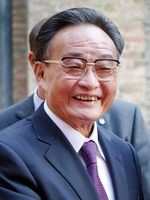 第4代高官 吴邦国家族 aankomst wu bangguo (7204287582, cropped)